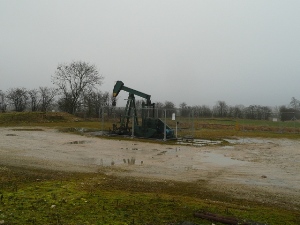 Oil well in Lincolnshire.  IMAGE CREDIT geograph.org.uk - 1139065 by Jonathan Billinger. Licensed under CC BY-SA 2.0 via Commons - 